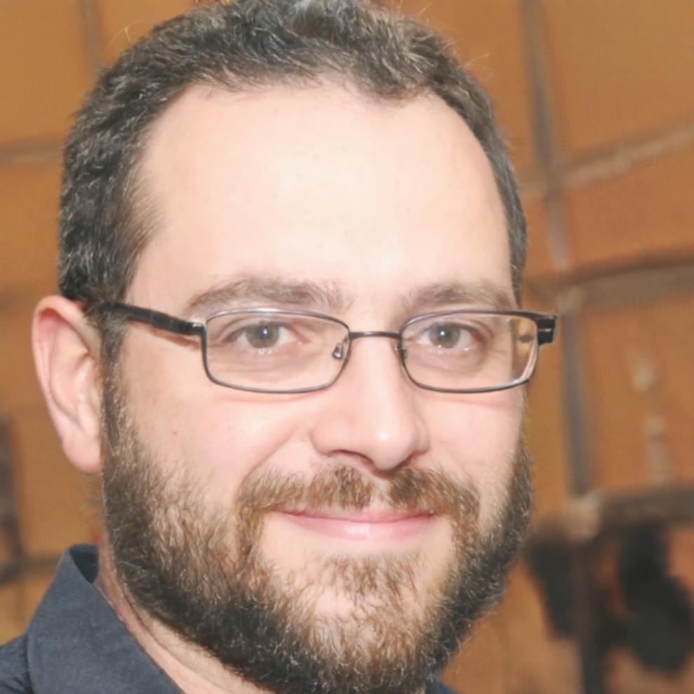 Perfil profesional de cliente satisfecho con servicios de auditoría SEO