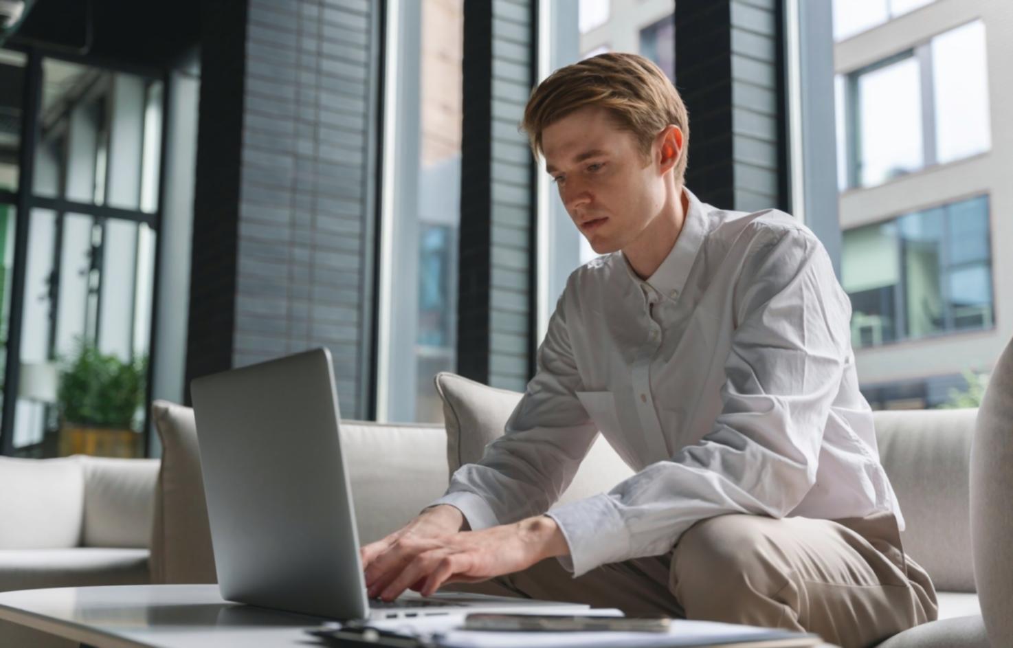 Visualización de datos de rendimiento web y métricas de tráfico orgánico